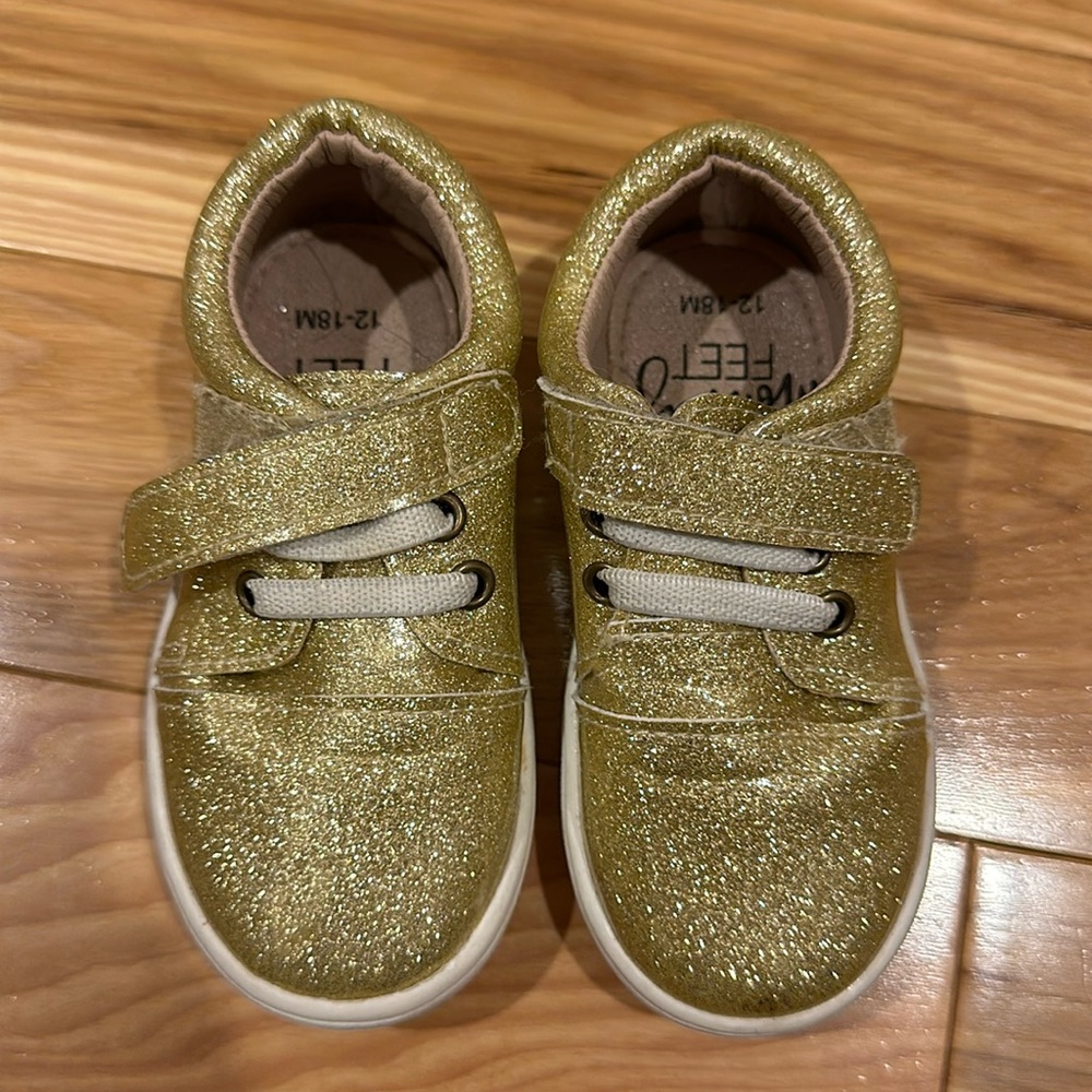 EUC Monkey Feet size 12-18 Month.